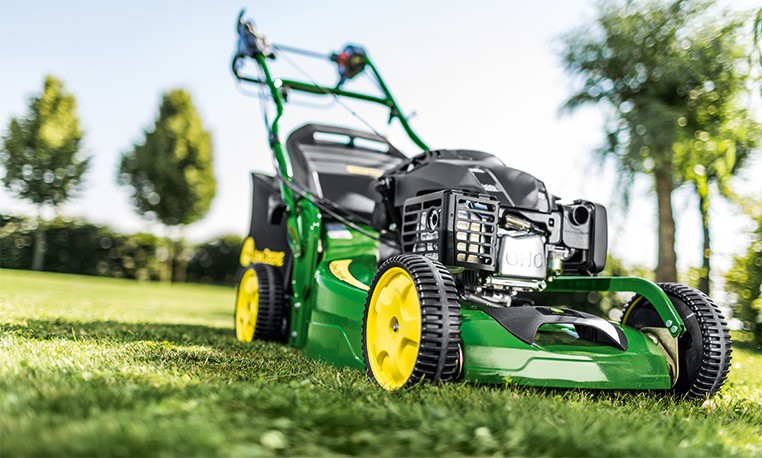 Matériels espaces-verts, tondeuse john deere.jpg